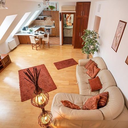 Beautiful Apartment With Ac بودابست المظهر الخارجي الصورة