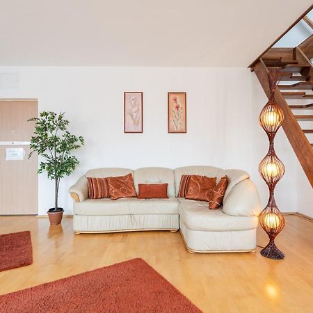 Beautiful Apartment With Ac بودابست المظهر الخارجي الصورة
