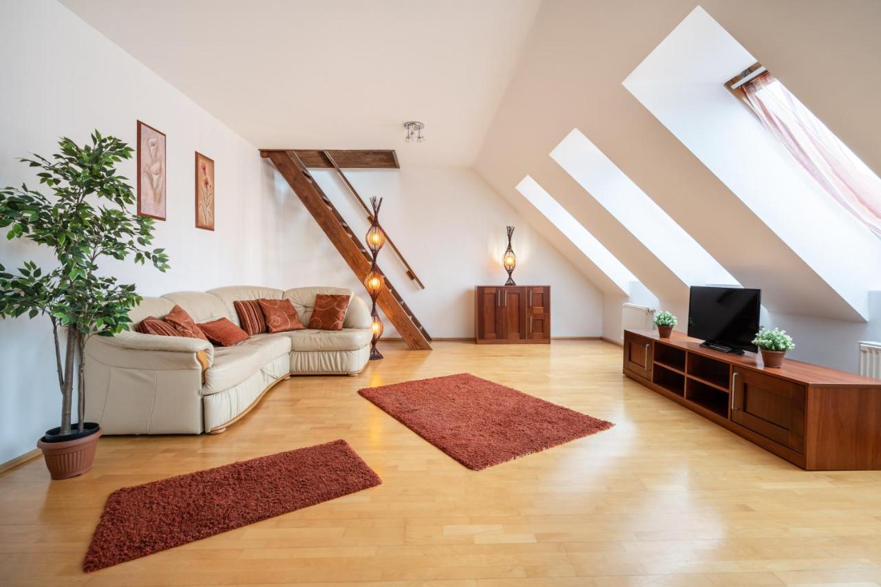 Beautiful Apartment With Ac بودابست المظهر الخارجي الصورة