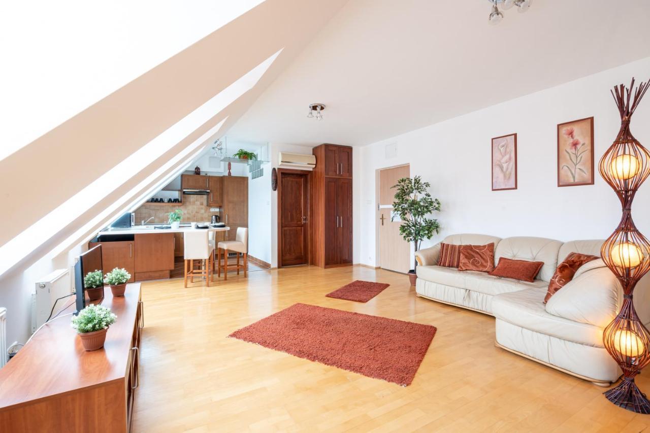 Beautiful Apartment With Ac بودابست المظهر الخارجي الصورة